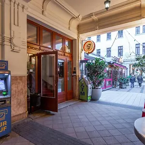 Apartamento Explore From A Luxurious Cozy, Budapest