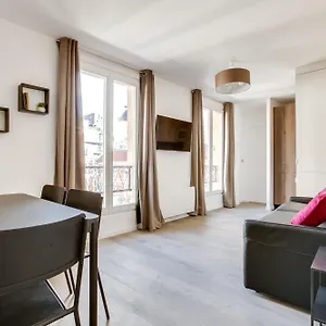 Volontaire , París Francia